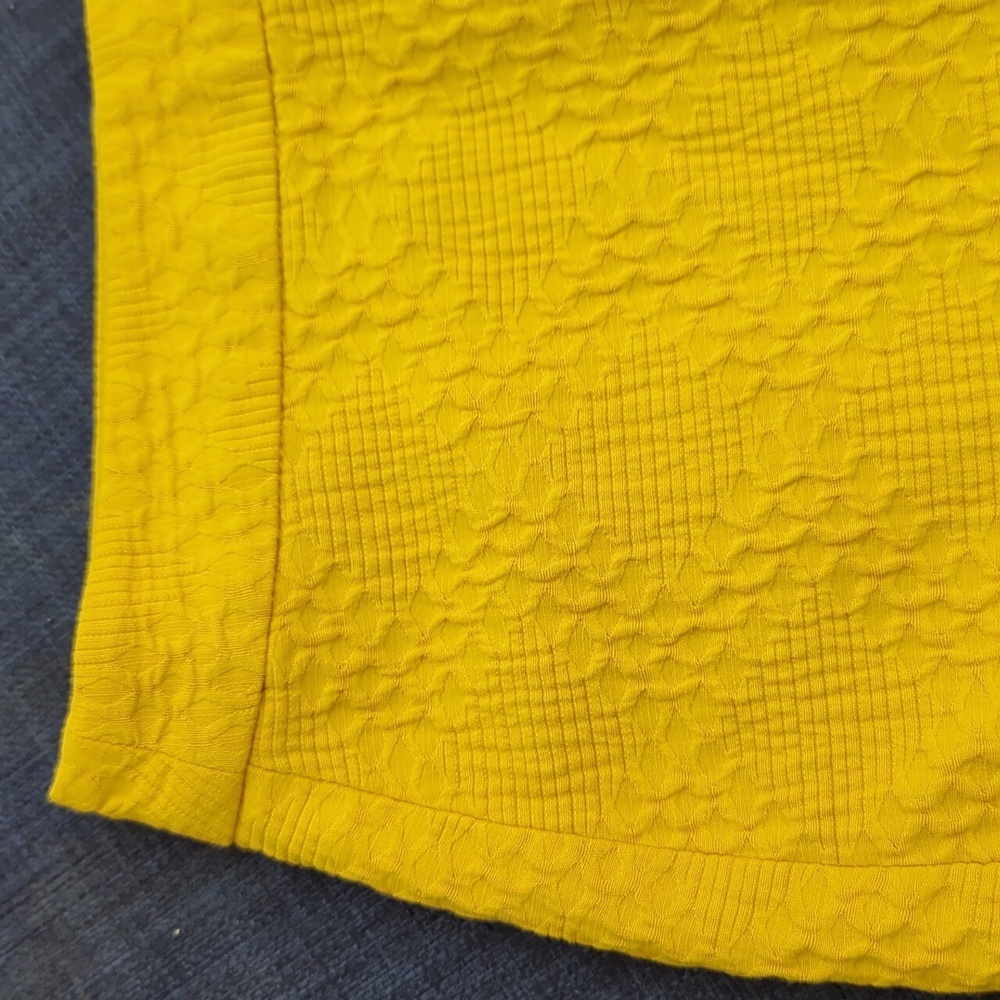 Banana Republic textured yellow pencil skirt size 2